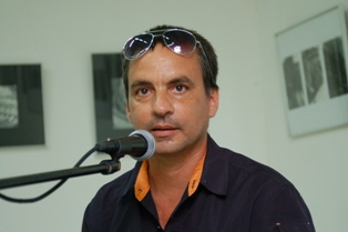 Edelmis Anoceto Vega, poeta, crítico, traductor y editor.