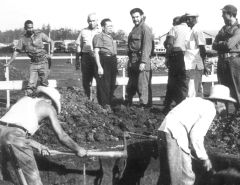 Trabajos de construcción de la INPUD en Santa Clara, industria inaugurada por el Che.